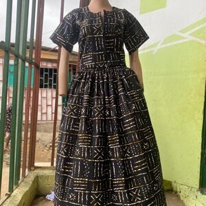 🎄🎁✨️✨️Elegant Black and Gold Long Sleeve Dress